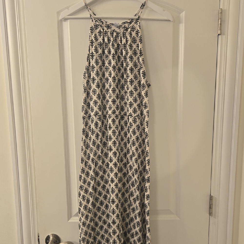 Old Navy Black and White Leaf Maxi Dress